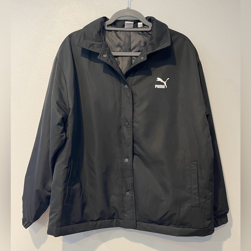 Womens’s‎ Puma Classics Fasion Coach Jacket In Size Large